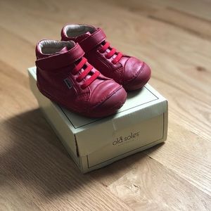 Toddler size 5 walking shoes